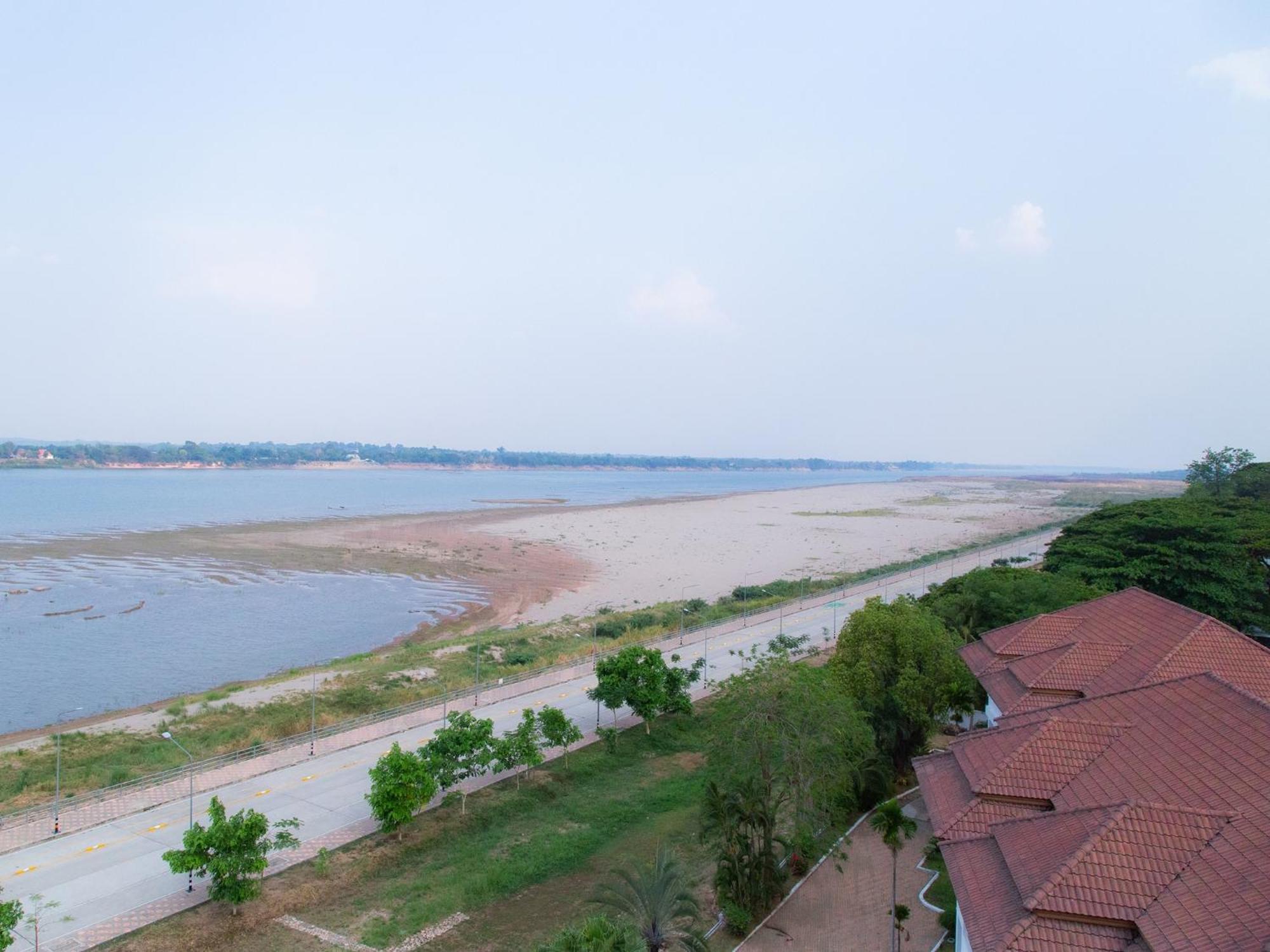 Fortune River View Hotel Nakhon Phanom Exterior photo